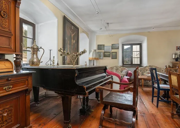 Schloss Berg Kloesterle Willa Zedlitzdorf