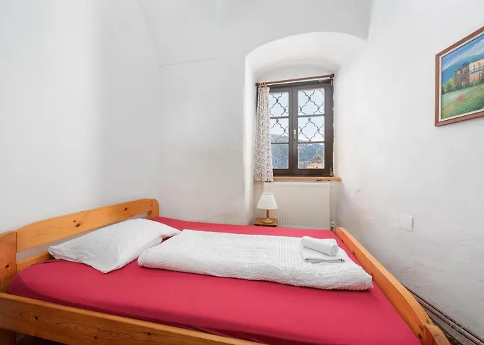 Schloss Berg Kloesterle Willa Zedlitzdorf