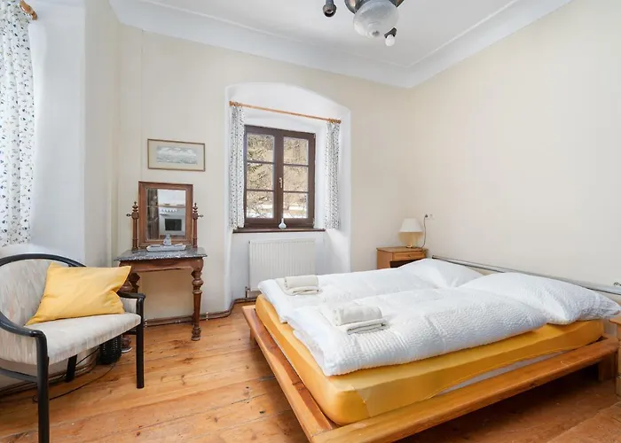 Schloss Berg Kloesterle Willa Zedlitzdorf