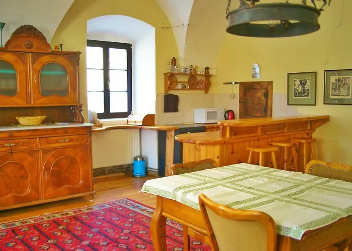 Schloss Berg Kloesterle Willa Zedlitzdorf